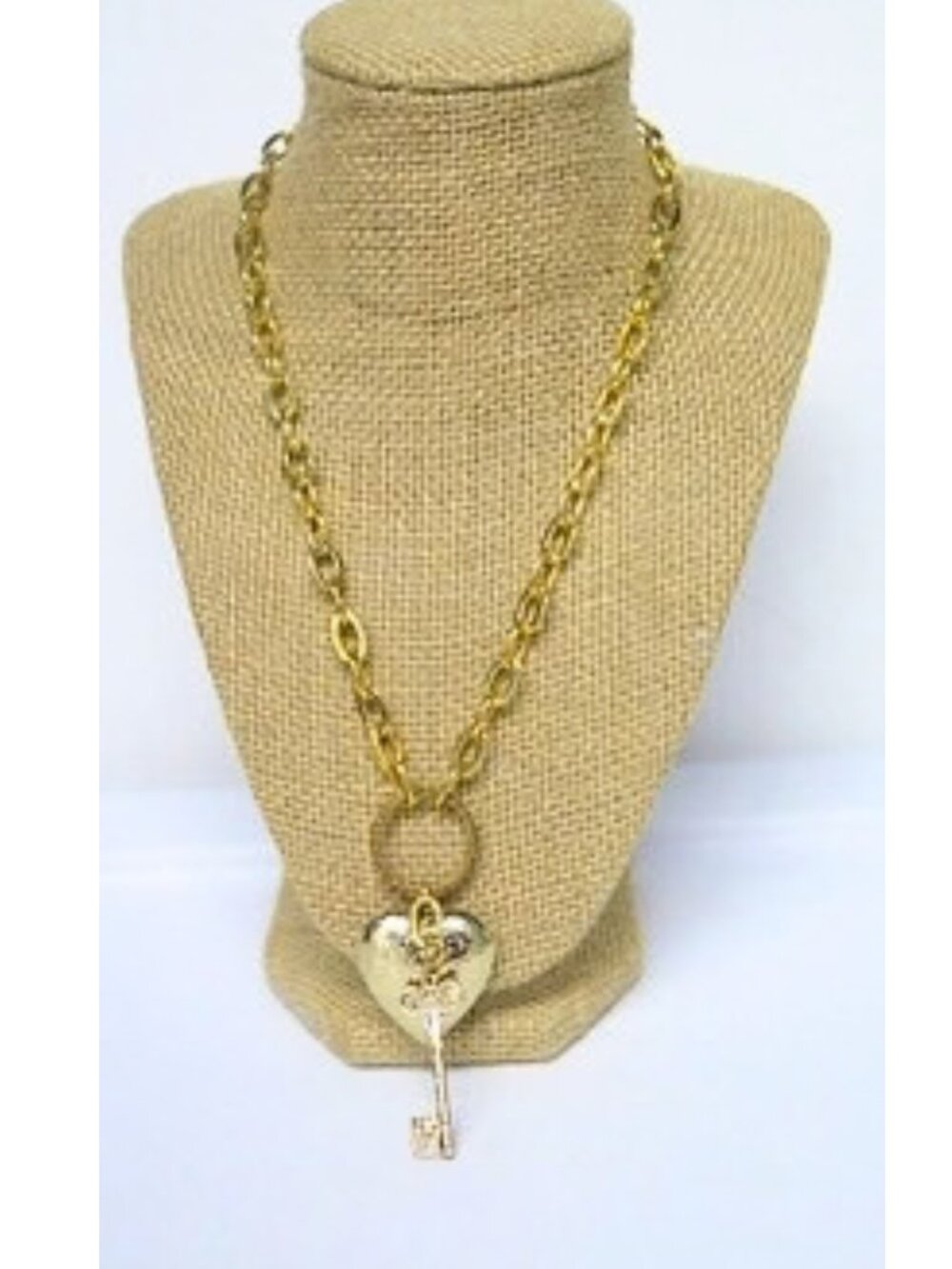 Gold Tone Heart & Key Pendant Necklace Chunky Oval Link Statement Jewelry